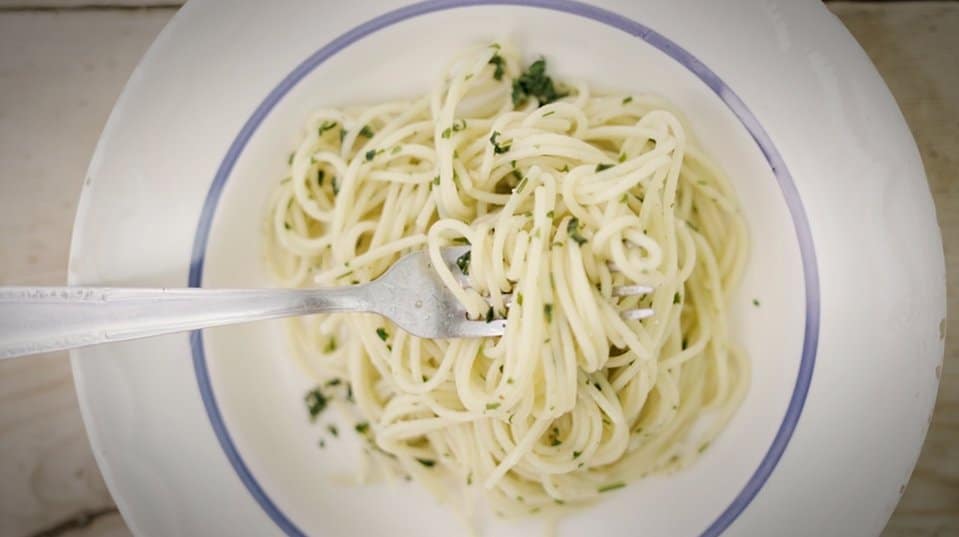 recette italienne spaghetti aglio olio vidéo culinaire studio culinaire nozimages